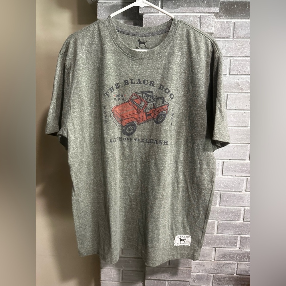 Black dog tee size medium brand
